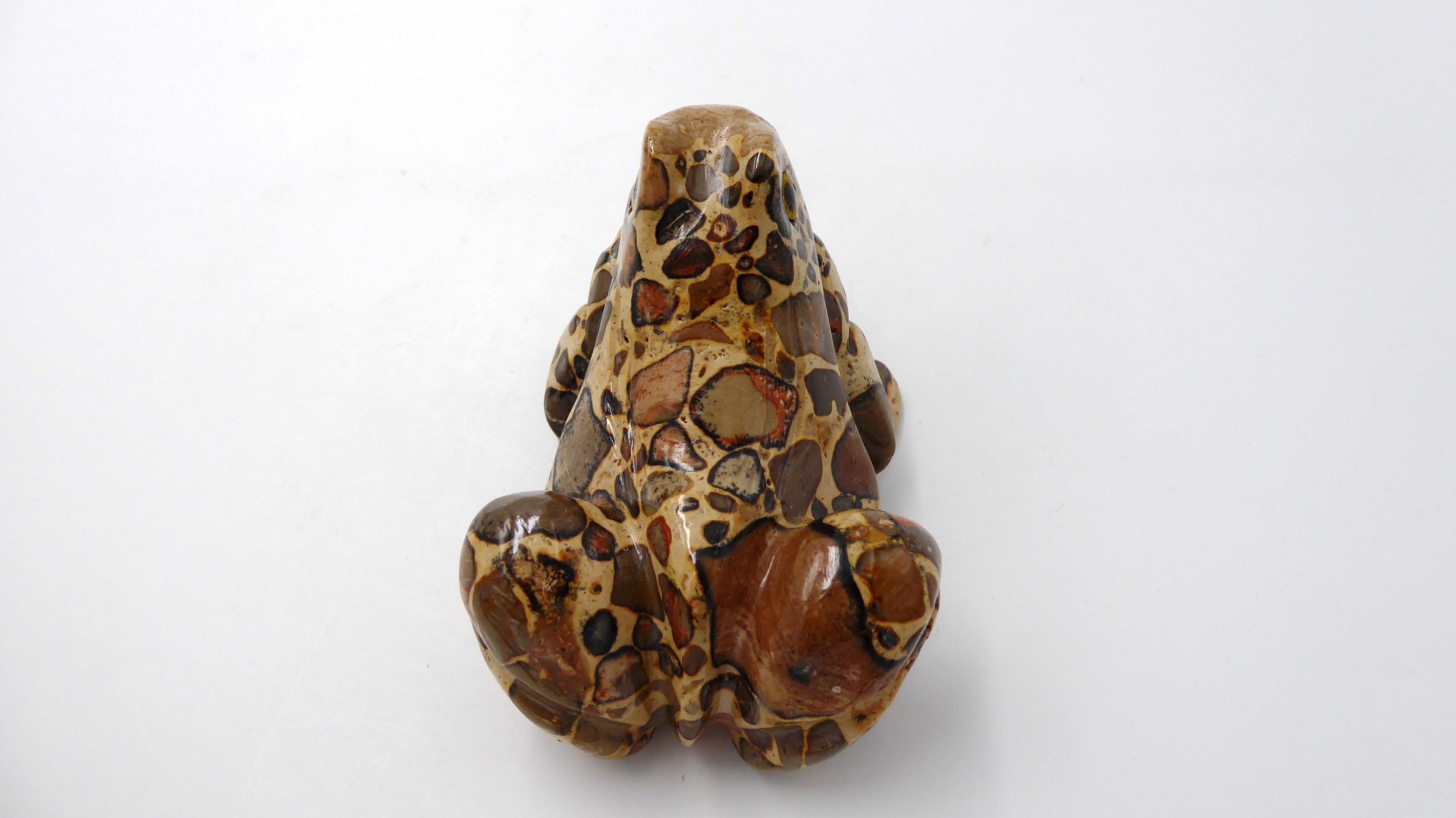 Grenouille en jaspe brèche léopard venant du PEROU