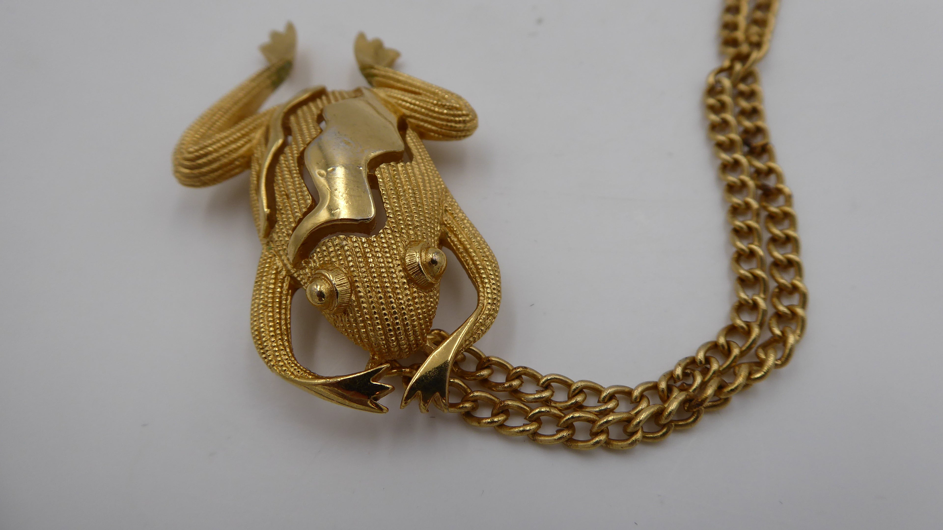 Collier grenouille en plaqué or de marque CROW TRIFARI