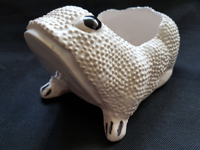 Petit modèle de vase du céramiste Jean ROGER PARIS