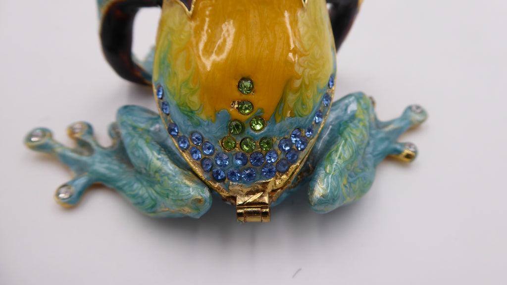 Boite à bijoux en laiton peinte