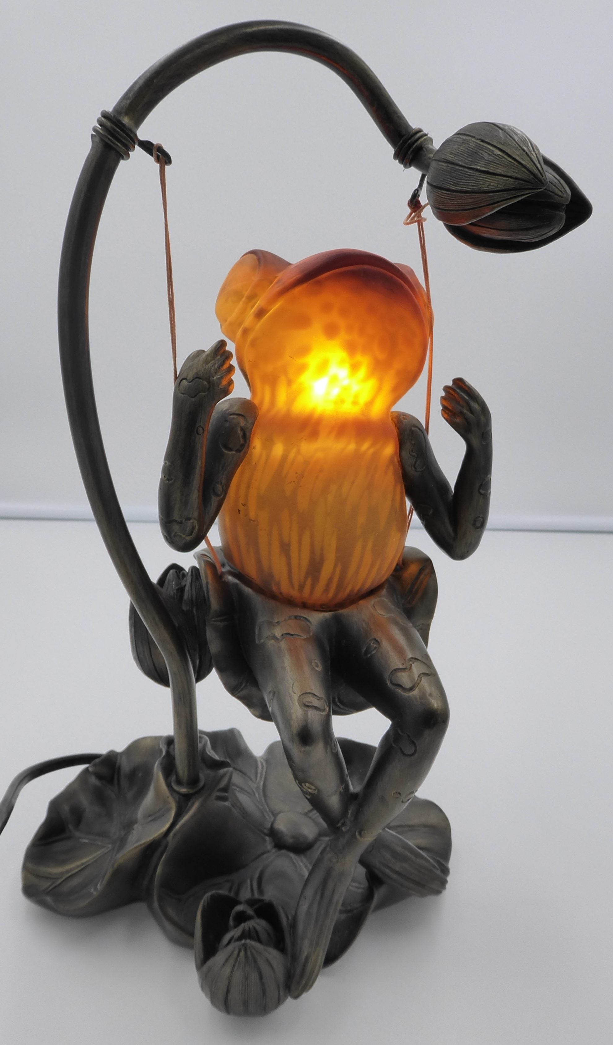 Superbe lampe grenouille pâte de verre