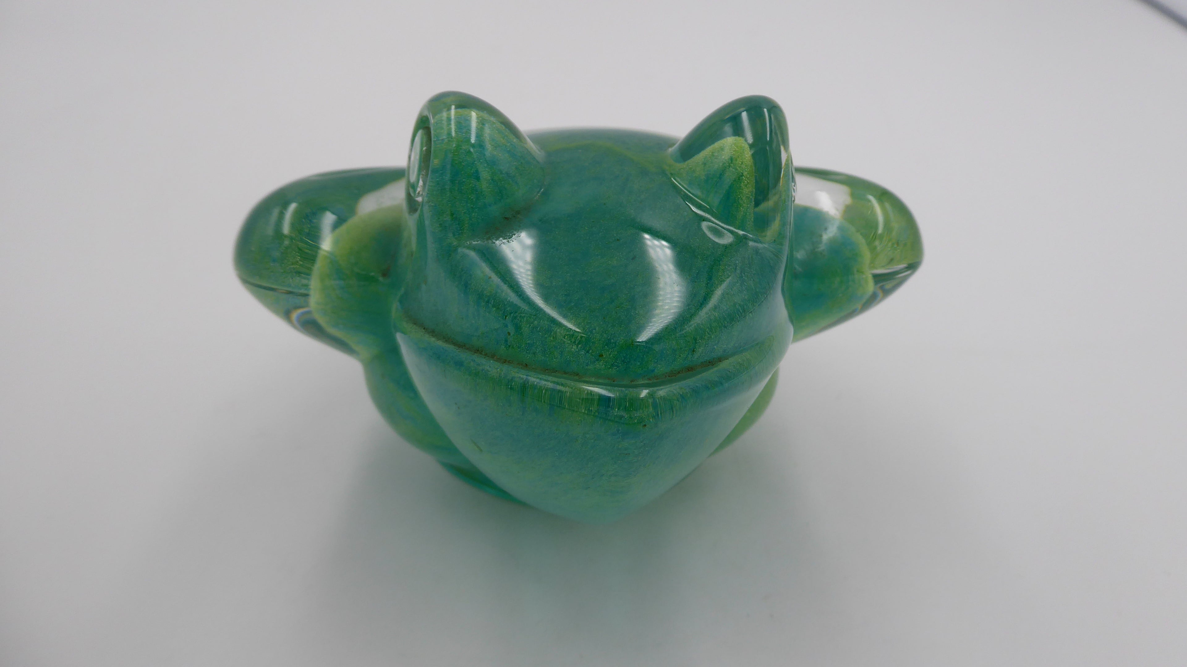 Grosse grenouille DAUM en cristal verte nuances de bleu