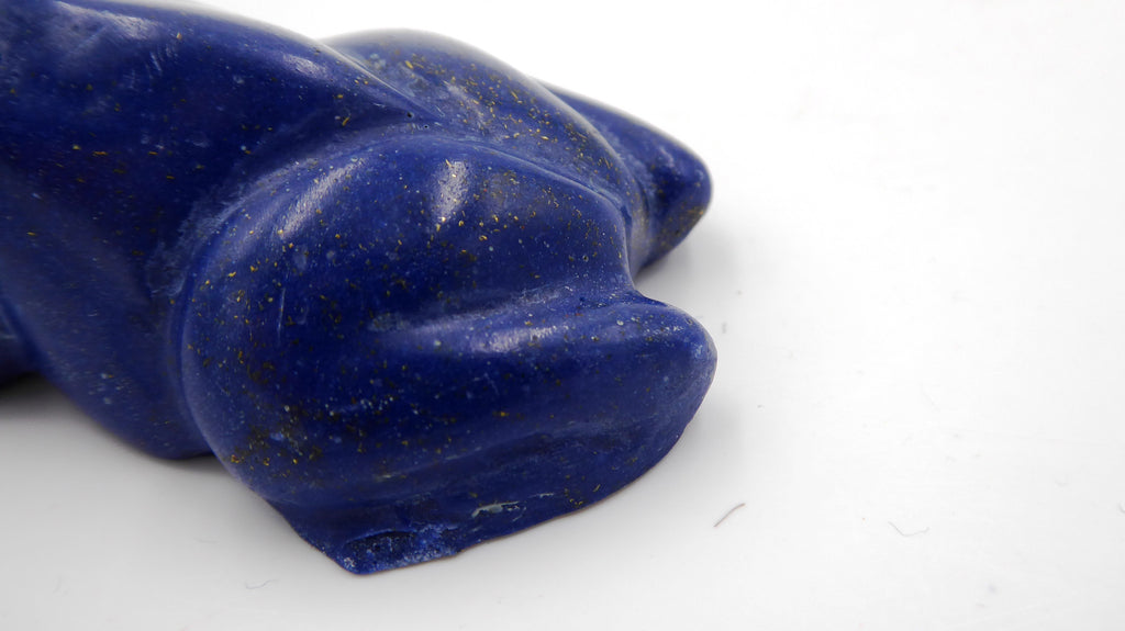 Grenouille assise en LAPIS LAZULI effet paillettes d'or