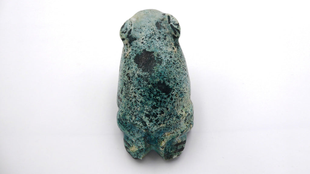Moyenne grenouille en pierre verdâtre
