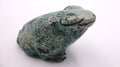 Moyenne grenouille en pierre verdâtre