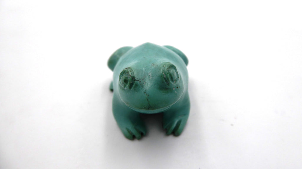 Petite grenouille en pierre ton vert pastel