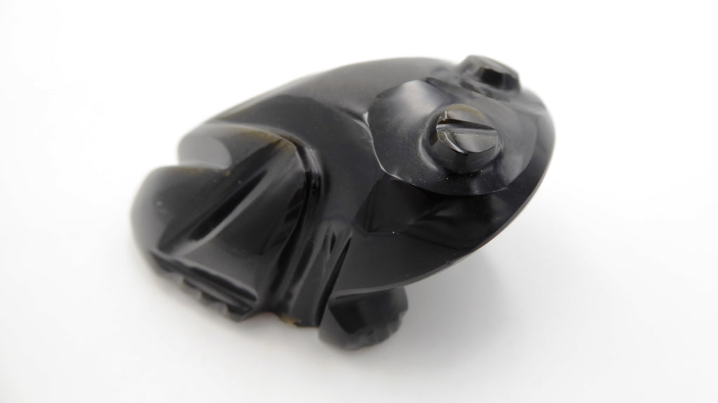 Moyenne grenouille en pierre brillante noire effet ébène reflets dorés (Modèle no 1)