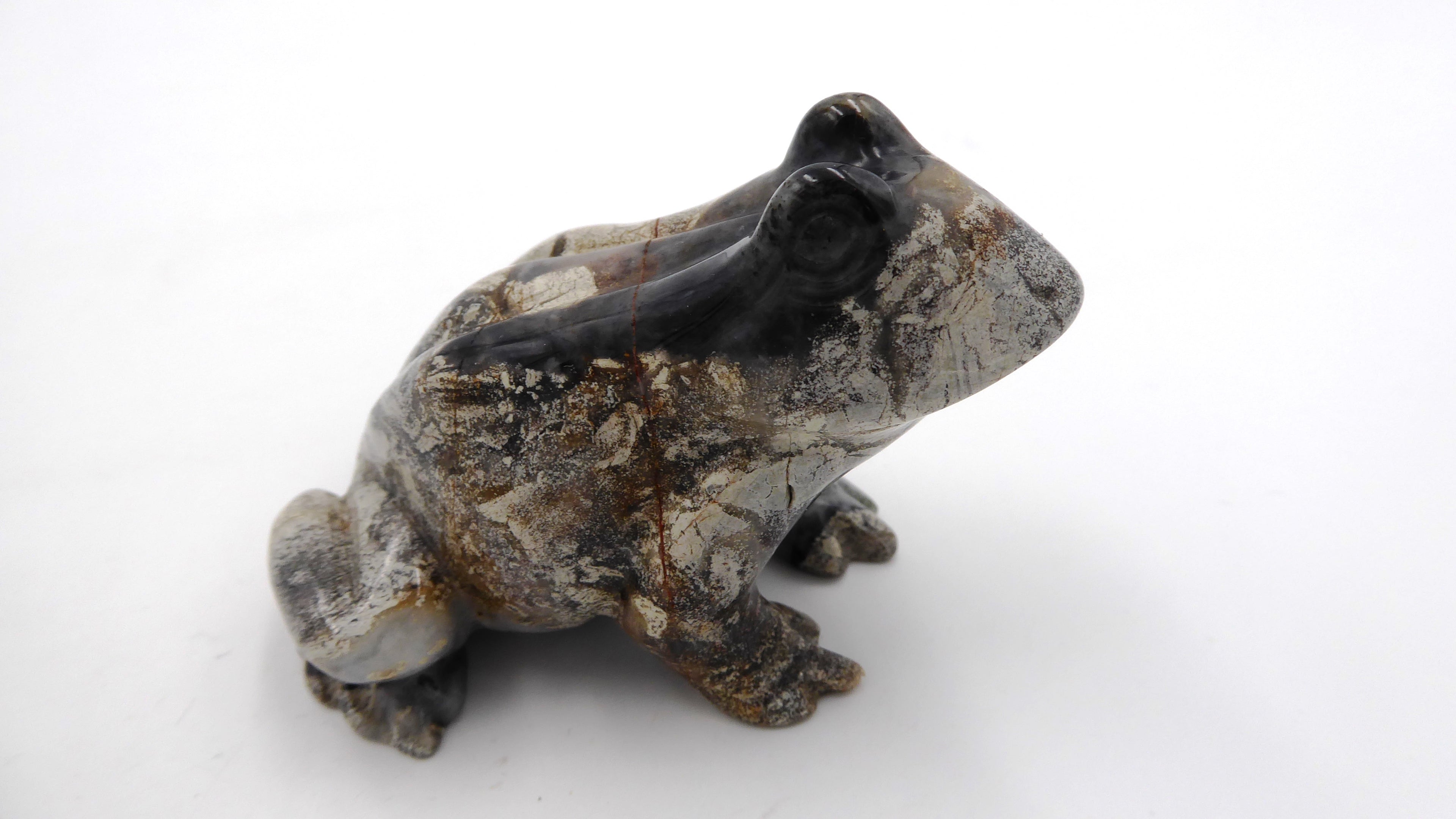 Grenouille en très belle pierre comportant un beau veinage