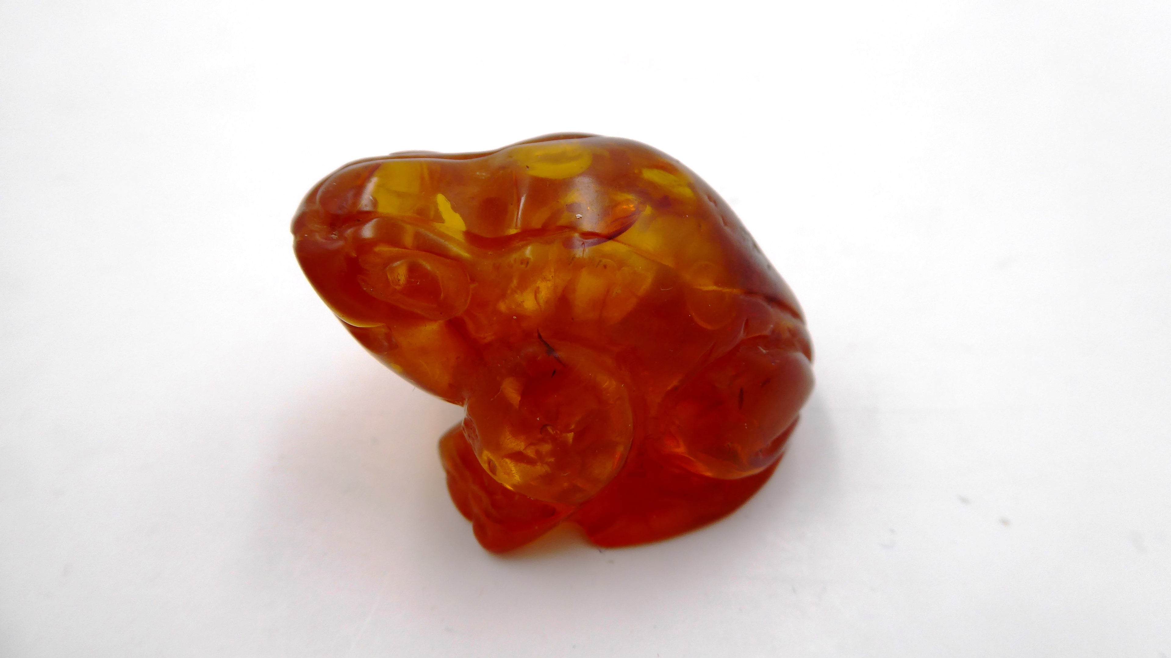 Petite grenouille en ambre