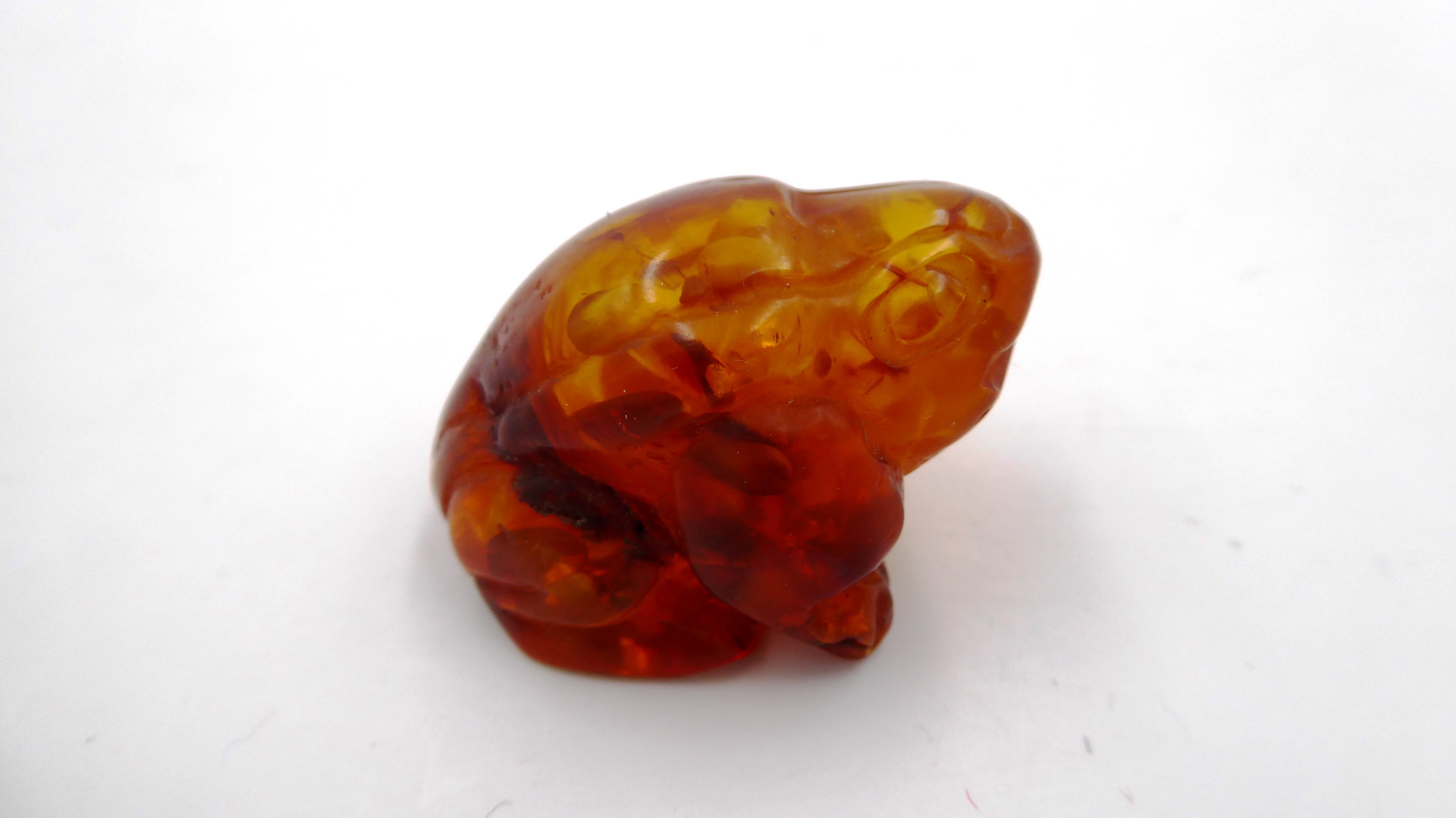 Petite grenouille en ambre