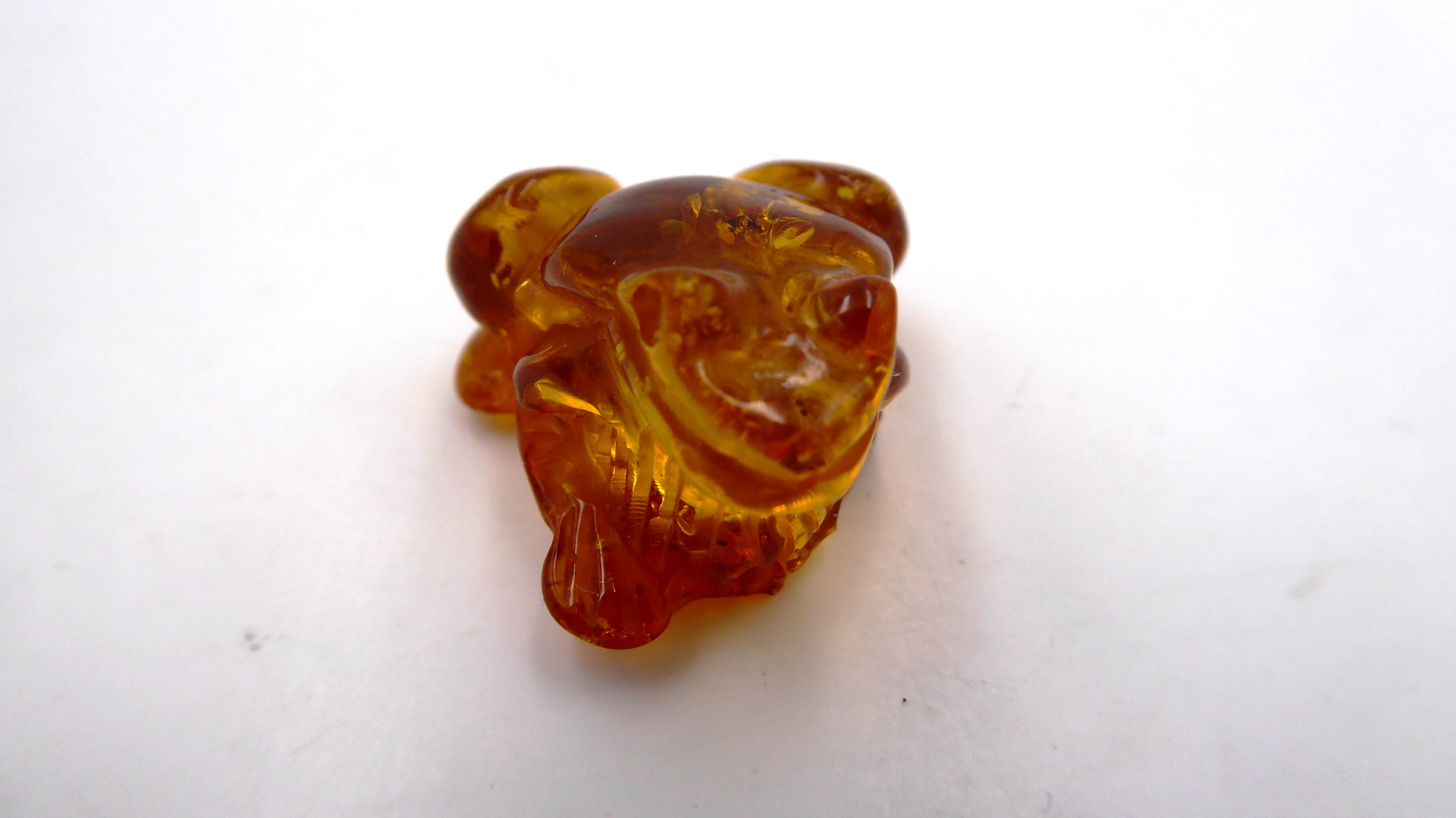 Petite grenouille en ambre