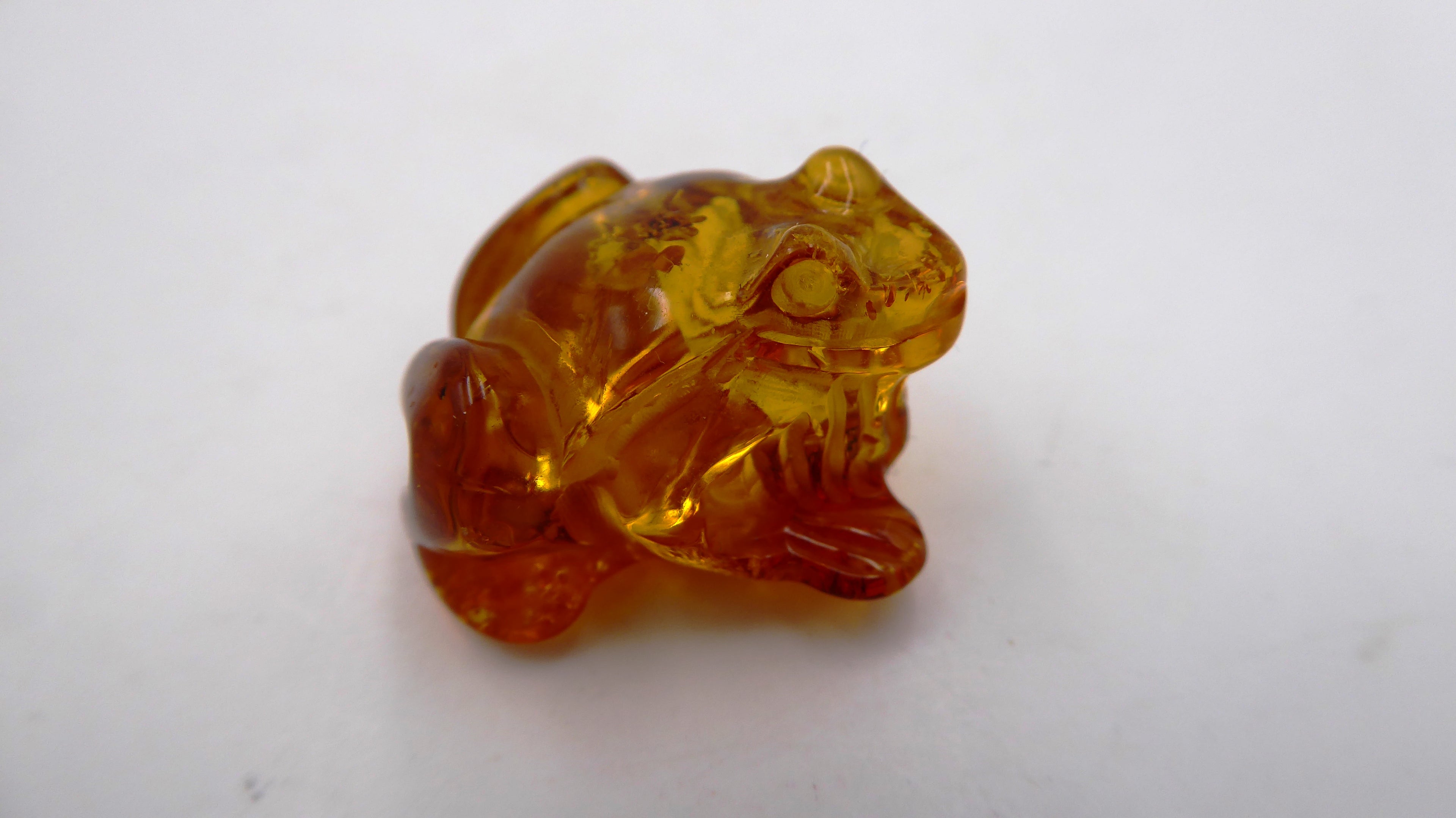 Petite grenouille en ambre