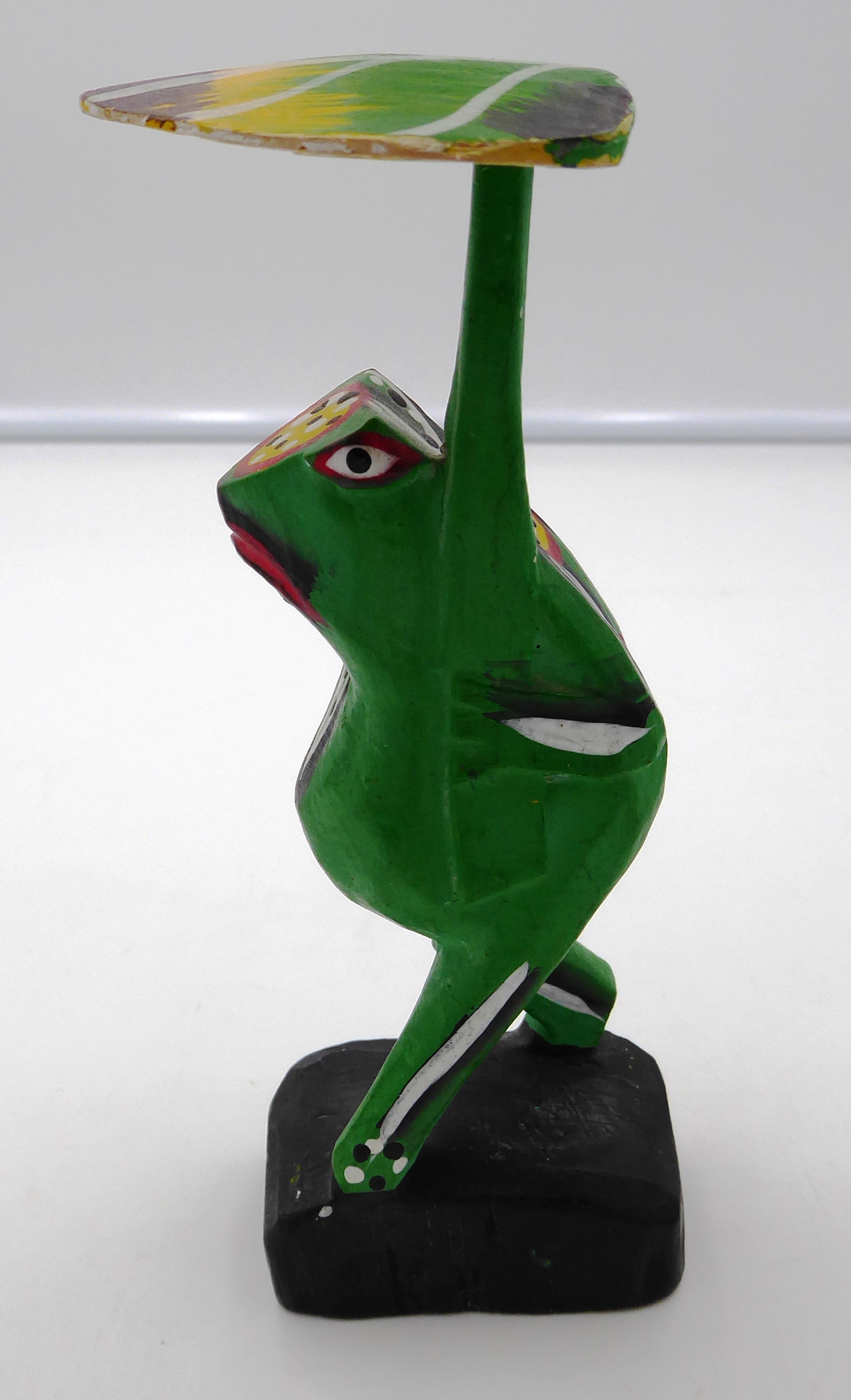 Petite sculpture bois peint avec nénuphar