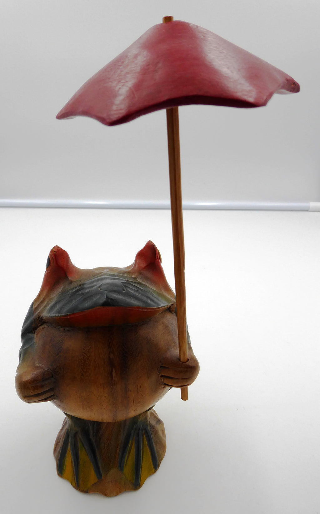 Belle sculpture bois peinte avec parasol