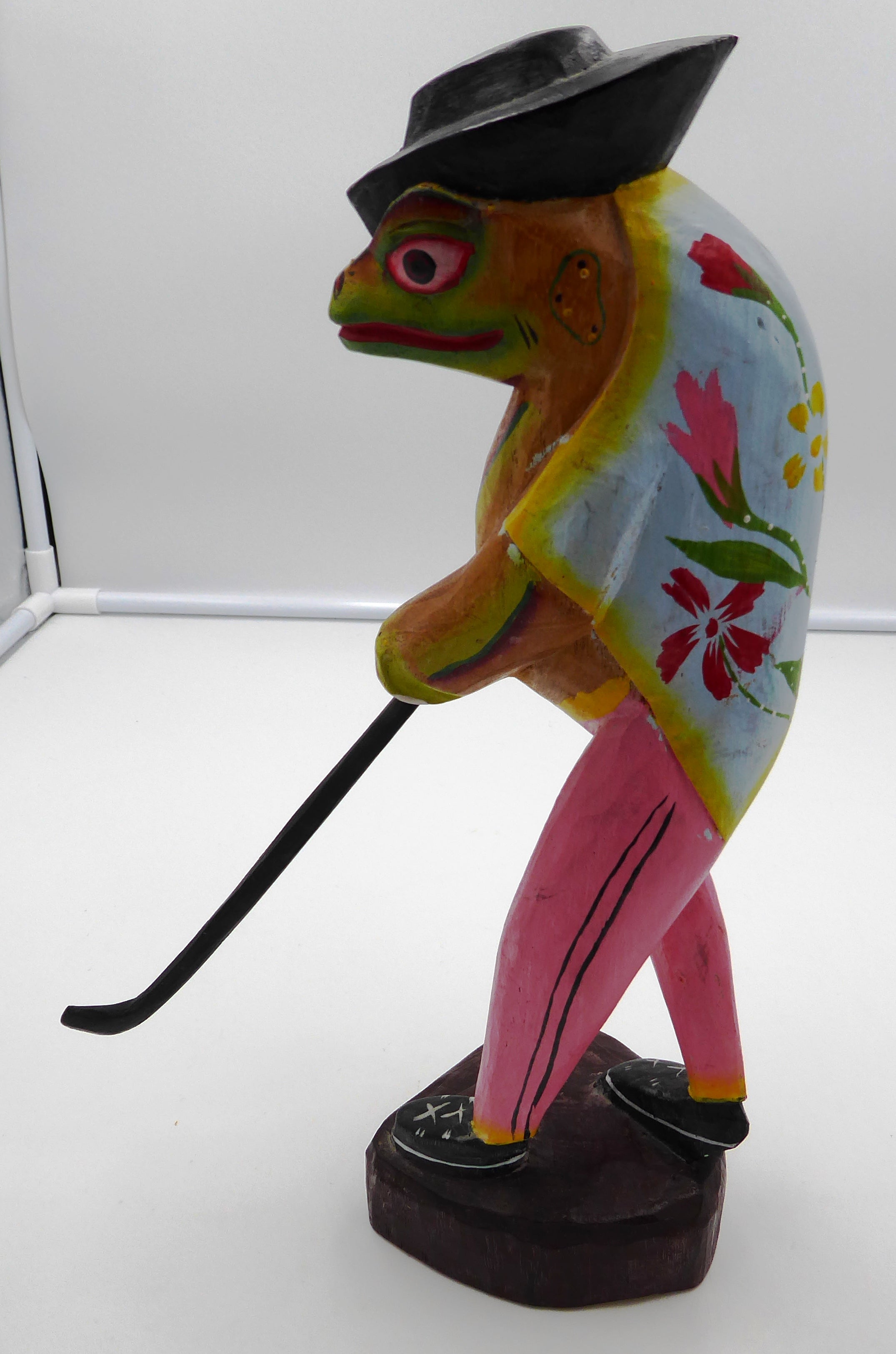 Belle sculpture bois peinte le golfeur
