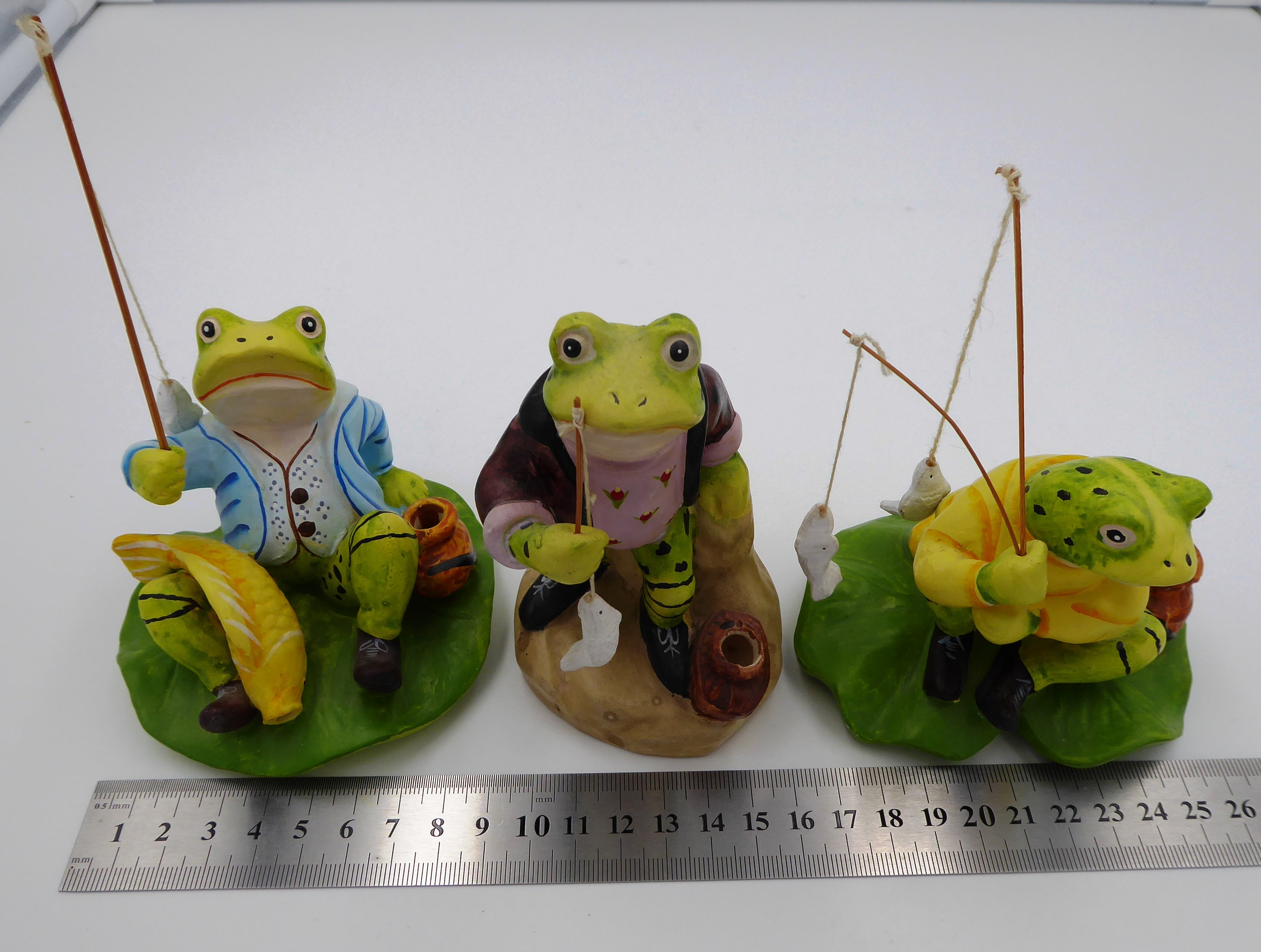 Lot de trois céramiques pêcheurs