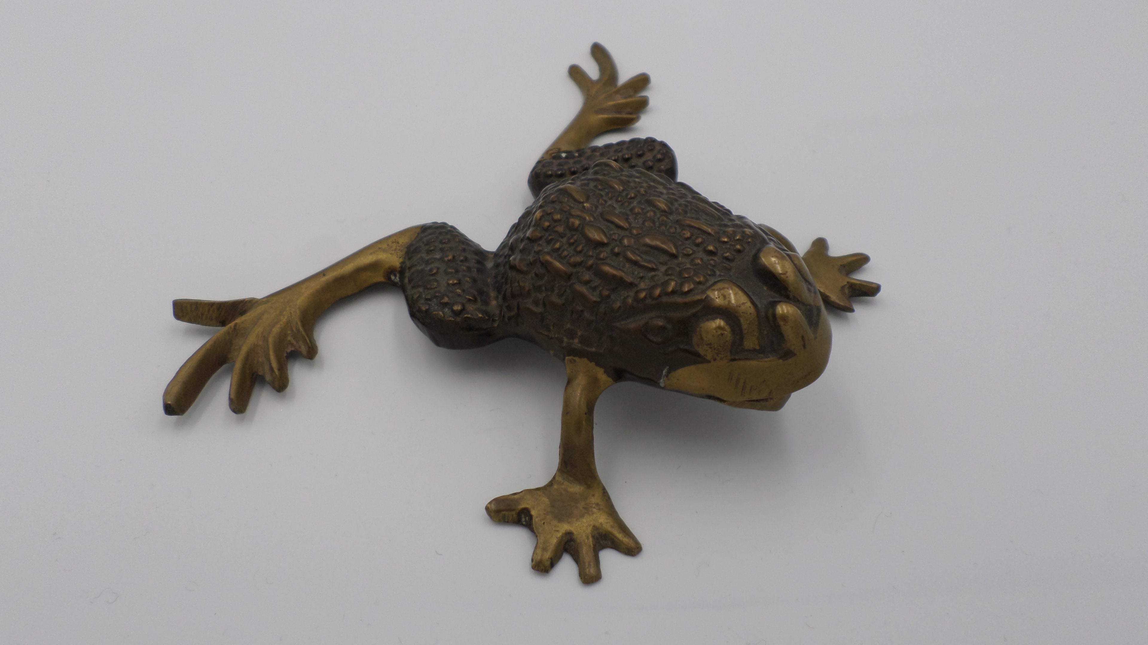 Grenouille taille moyenne en laiton - Bon travail de ciselage