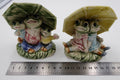 Lot de deux grenouilles avec parasol en céramique vernies