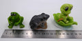 Lot de trois sujets grenouilles variés