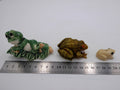 Lot de trois sujets grenouilles variés