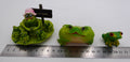 Lot de trois sujets grenouilles variés