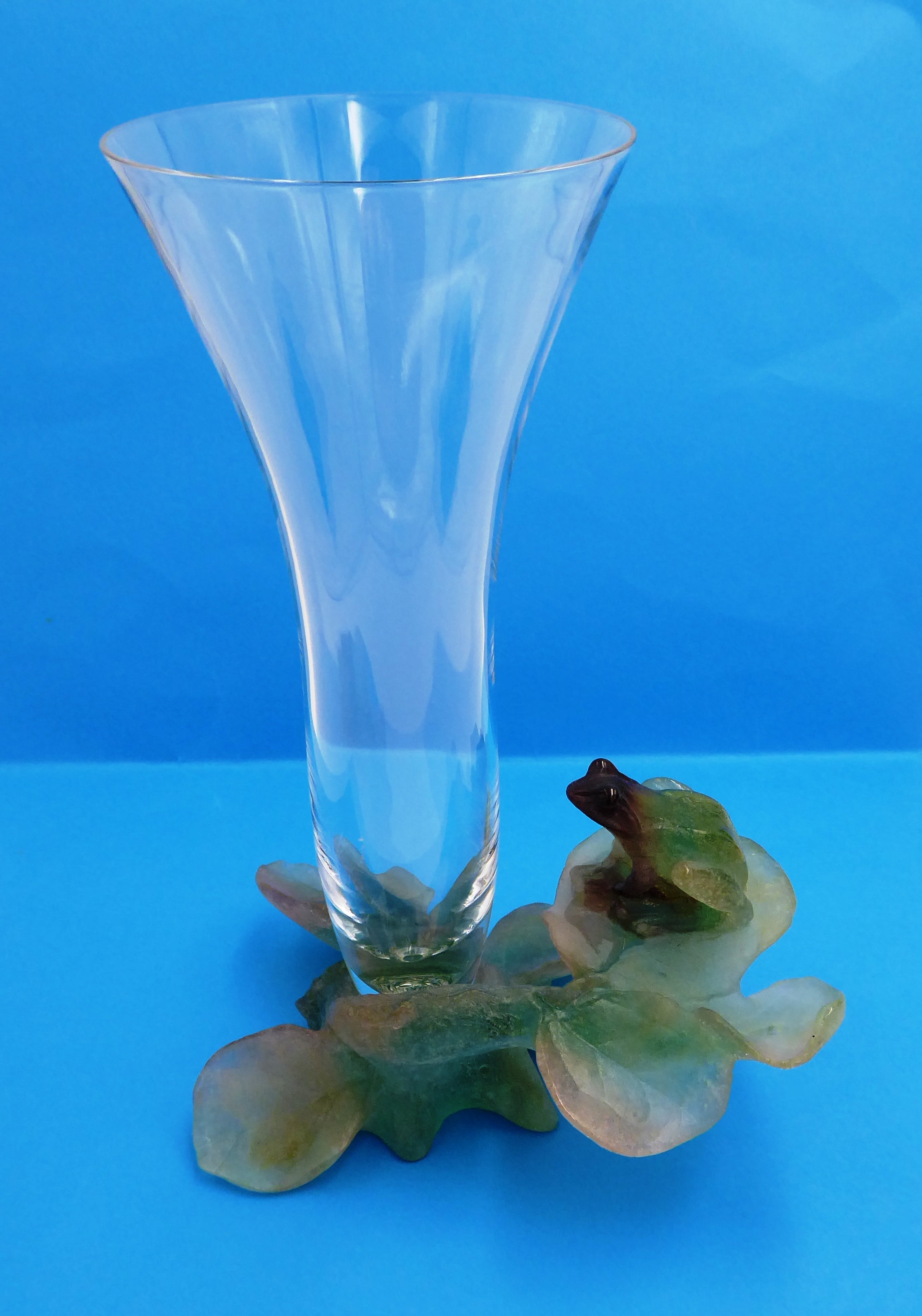 Vase DAUM à décor d'une grenouille en pâte de verre et cristal