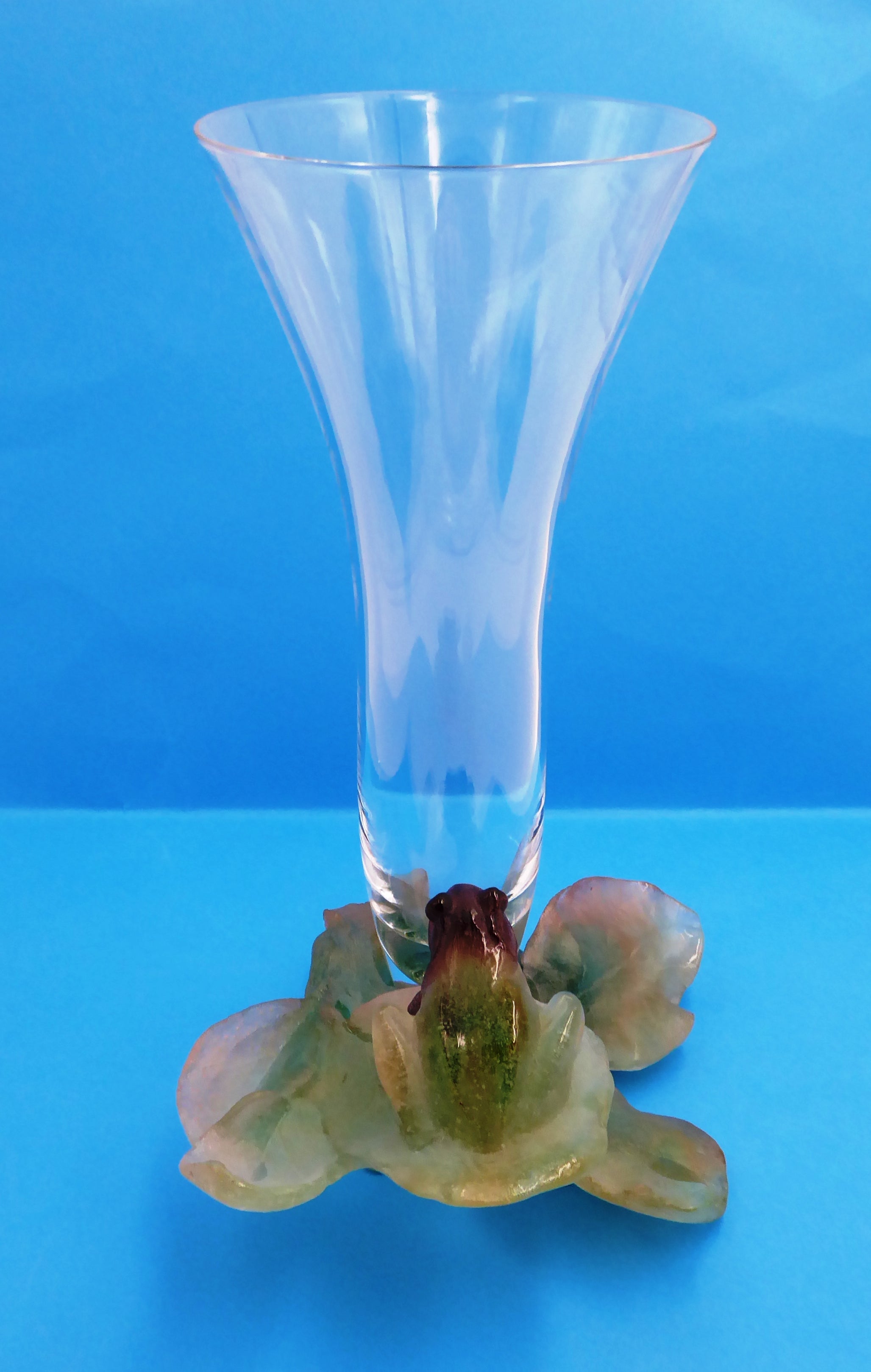Vase DAUM à décor d'une grenouille en pâte de verre et cristal