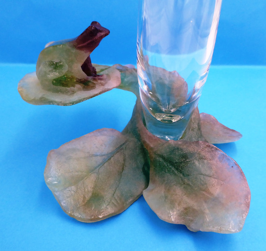 Vase DAUM à décor d'une grenouille en pâte de verre et cristal