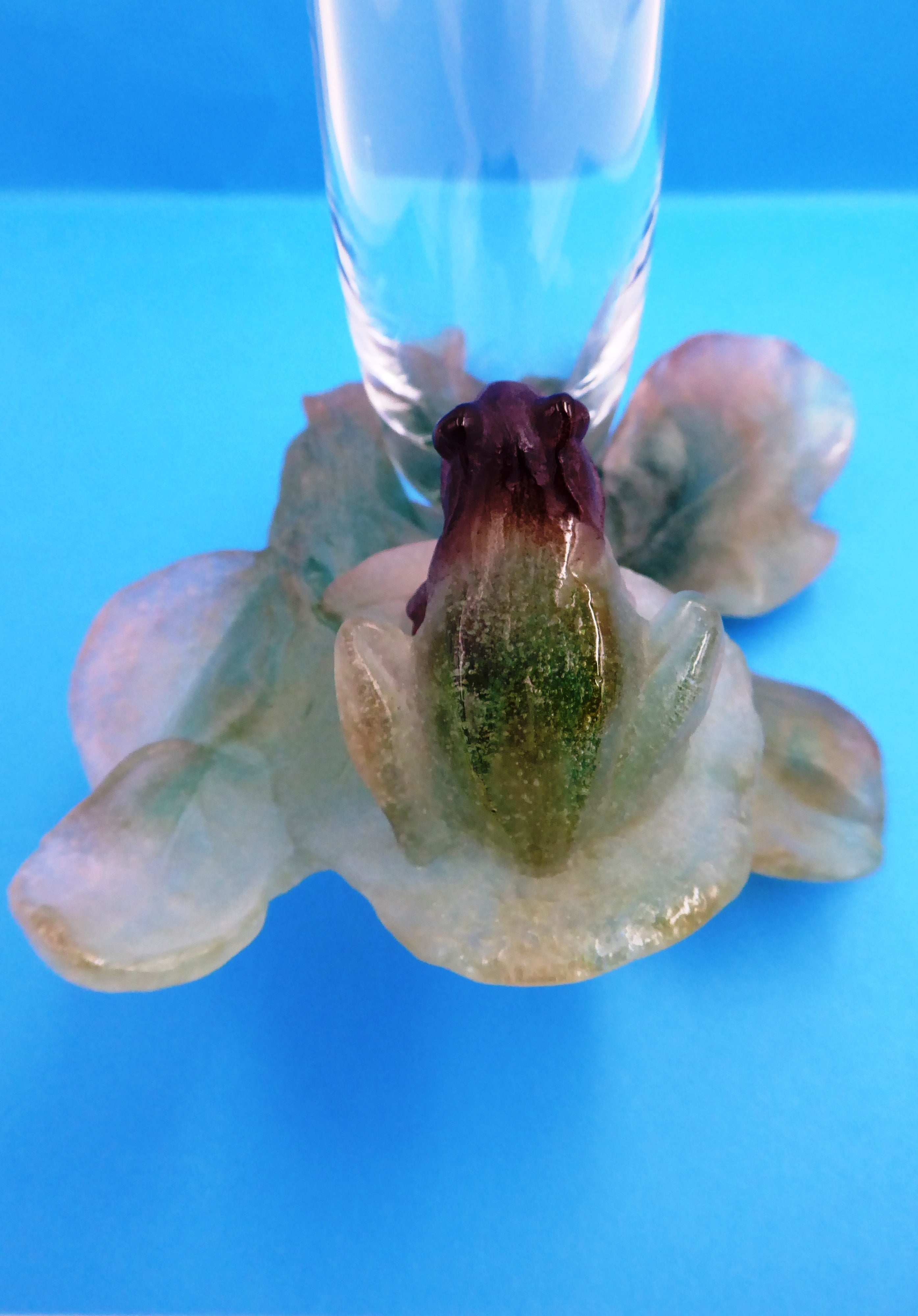 Vase DAUM à décor d'une grenouille en pâte de verre et cristal