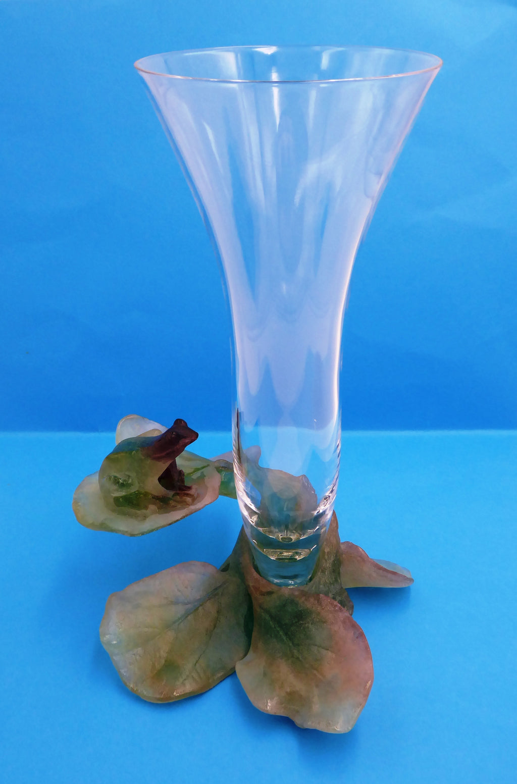 Vase DAUM à décor d'une grenouille en pâte de verre et cristal
