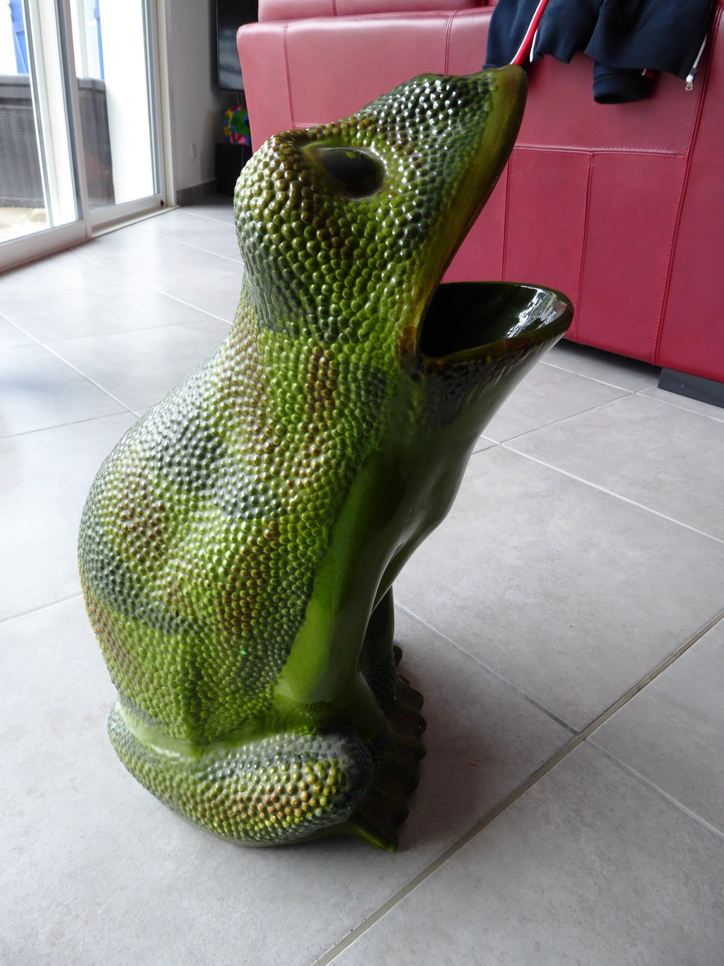 Importante grenouille en faïence verte dans le gout d'Henri GUYOT