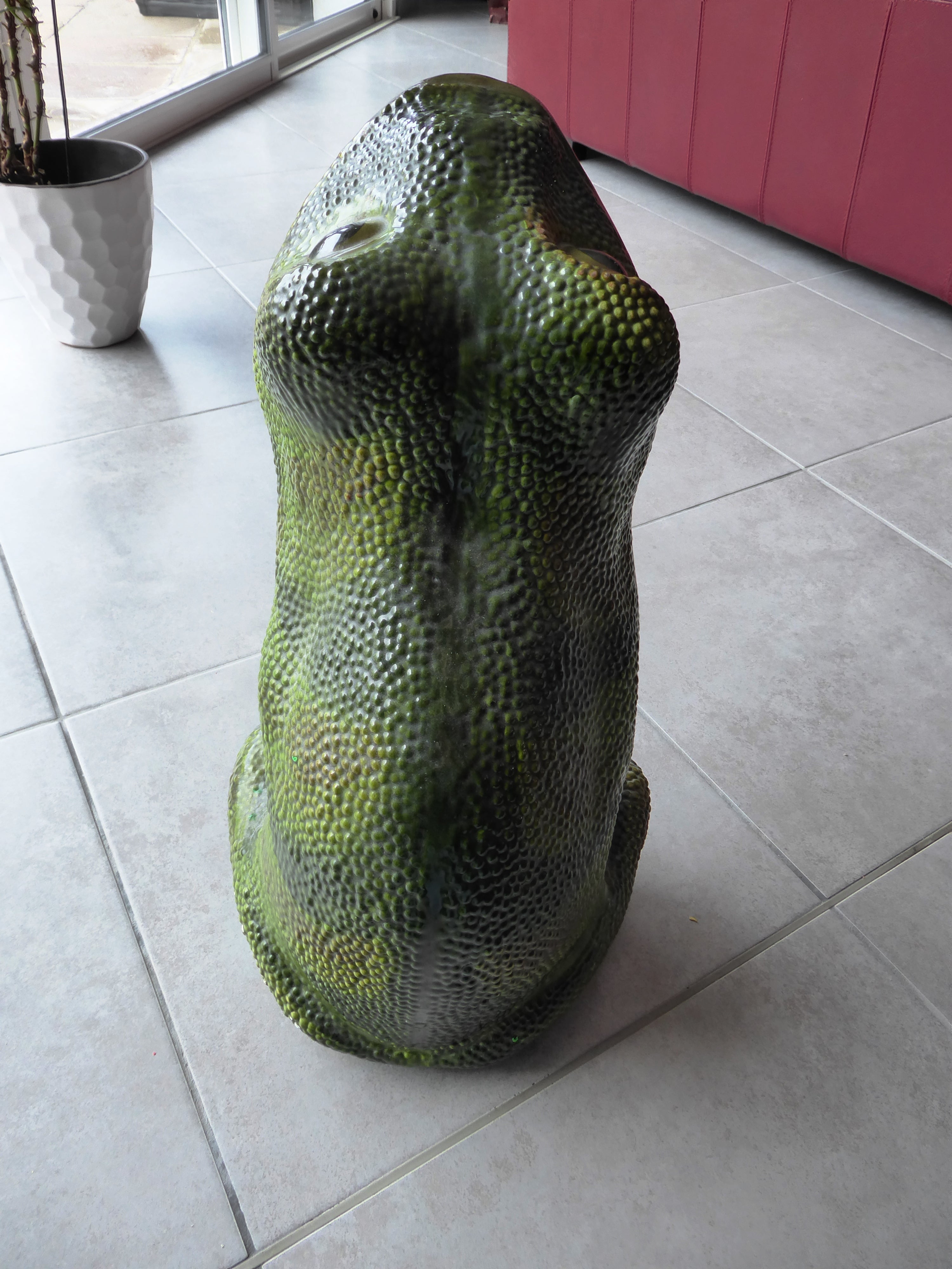 Importante grenouille en faïence verte dans le gout d'Henri GUYOT