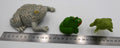 Lot de trois sujets grenouilles variés
