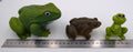 Lot de trois sujets grenouilles variés