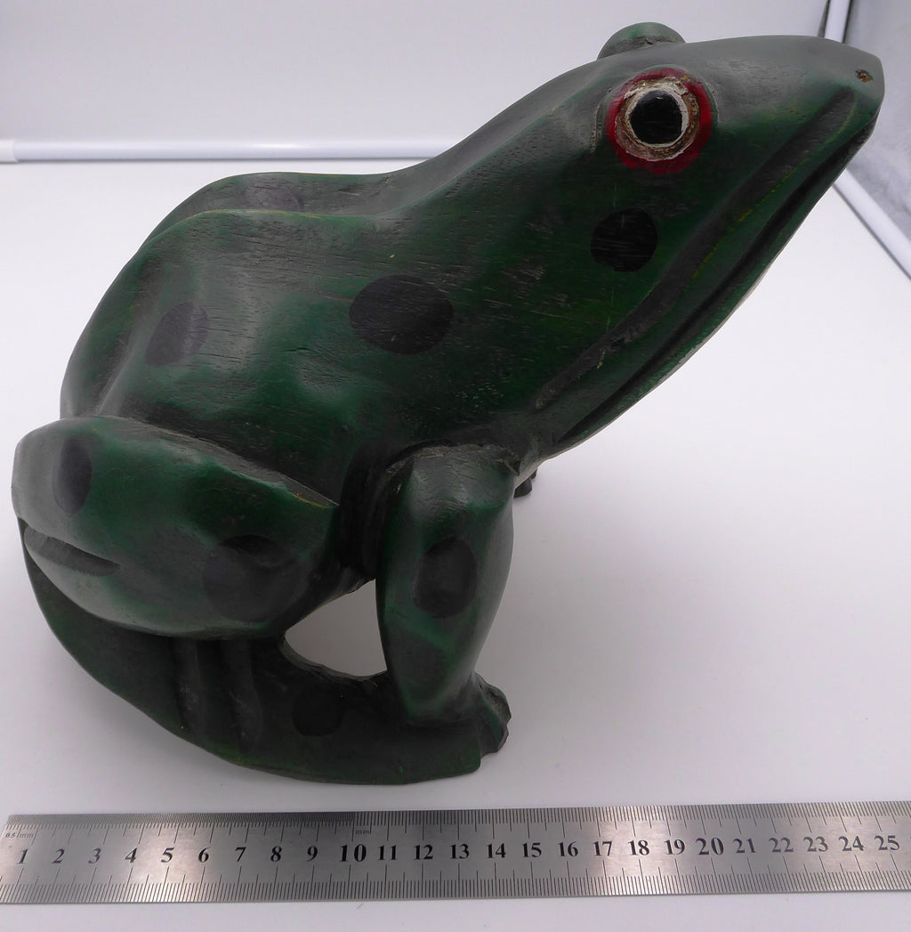 Grosse grenouille en bois