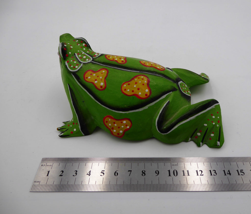 Moyenne grenouille en bois
