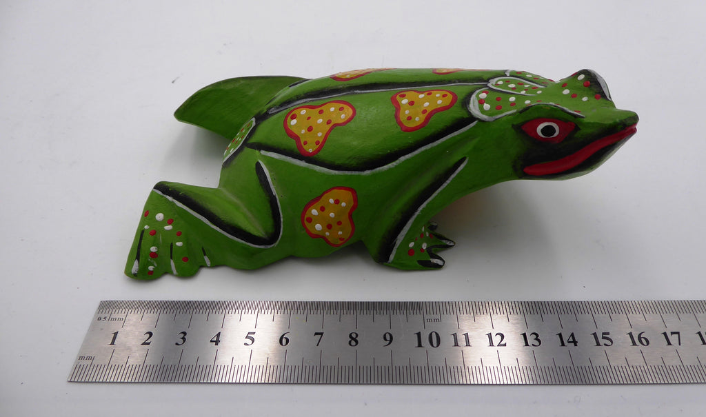 Moyenne grenouille en bois