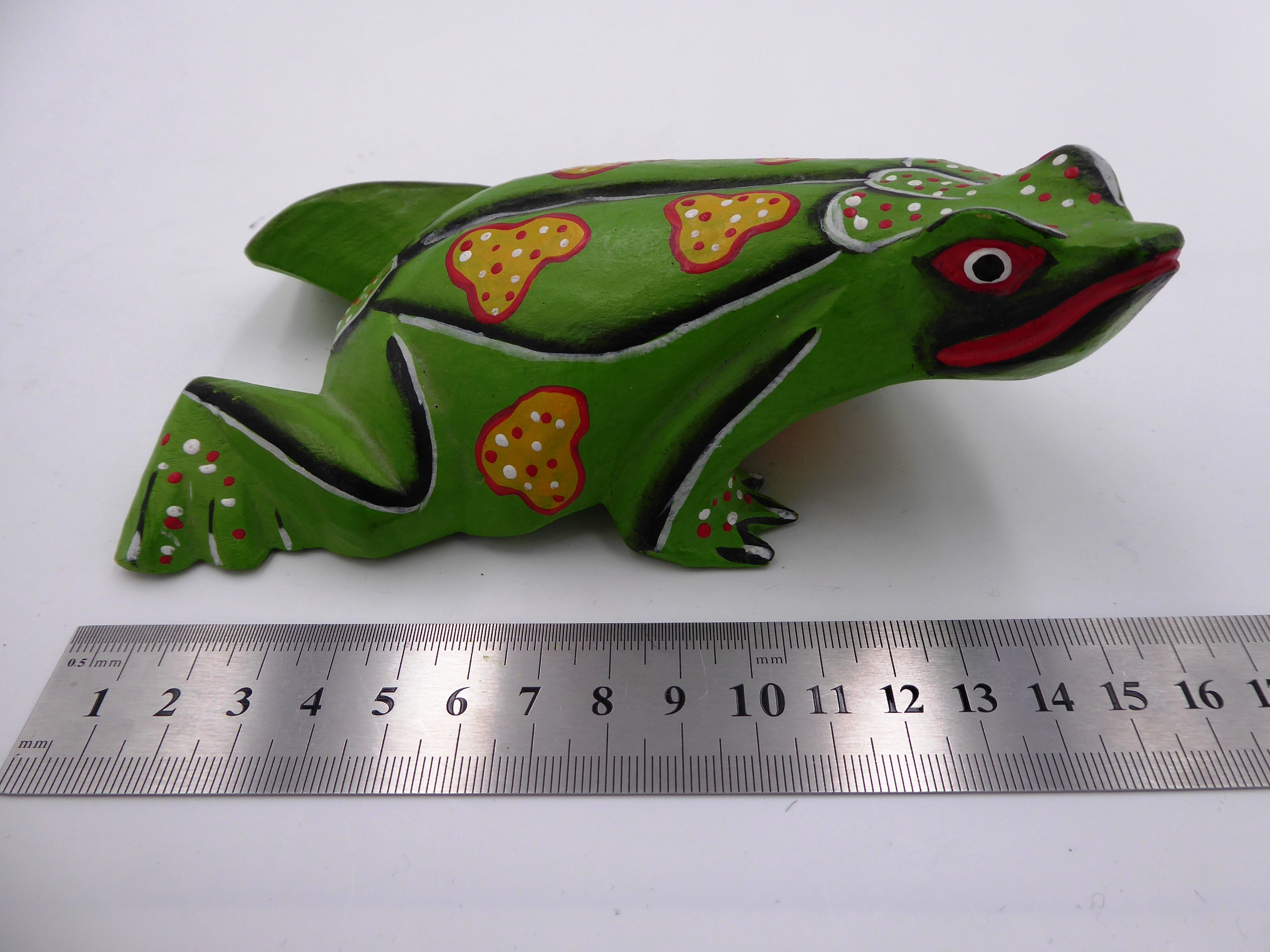 Moyenne grenouille en bois