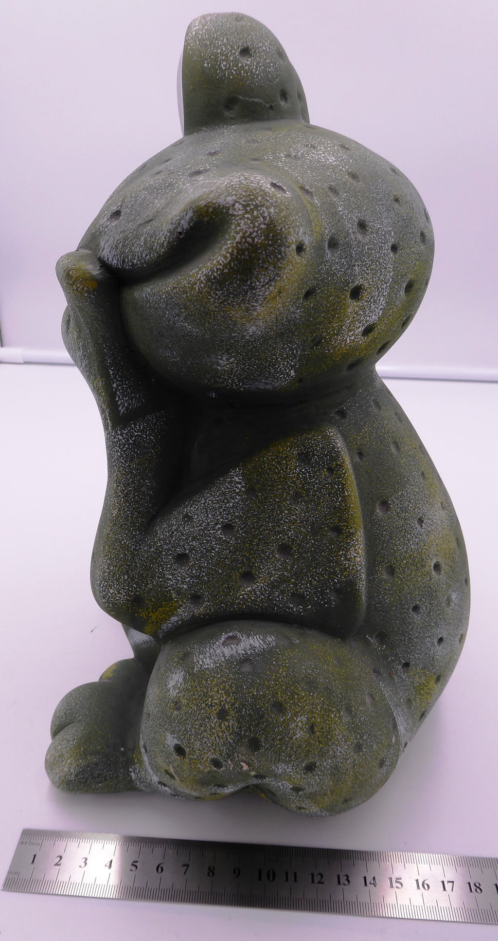 Énorme grenouille en platre