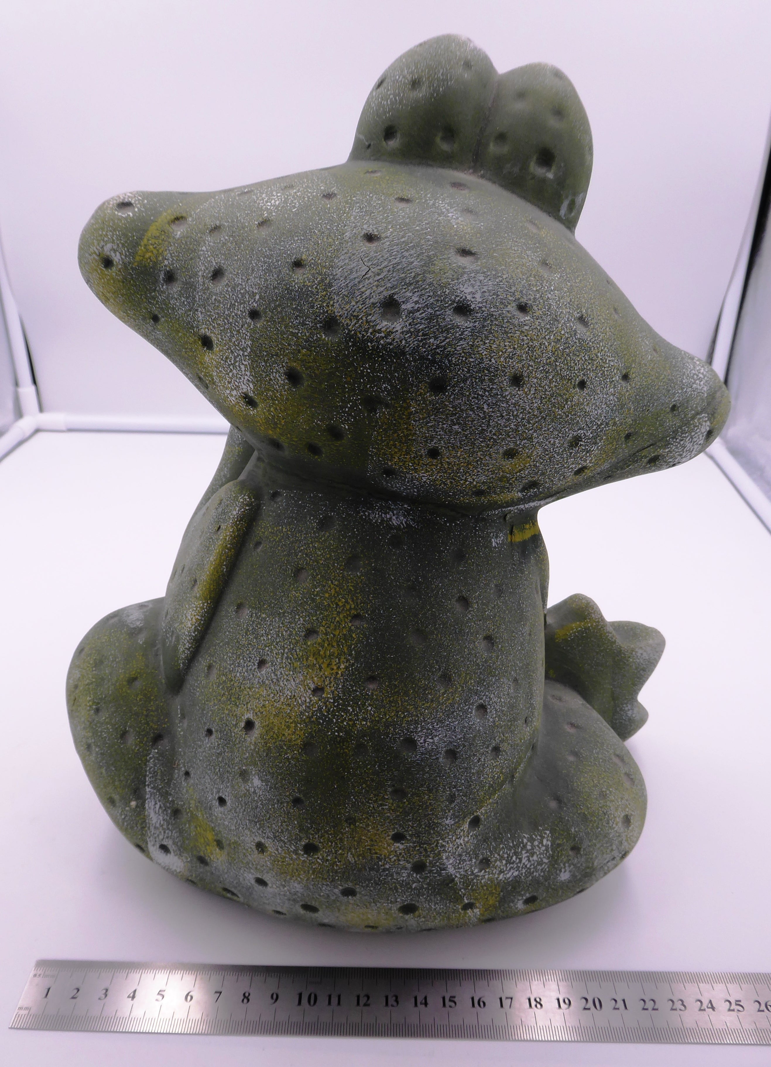 Énorme grenouille en platre