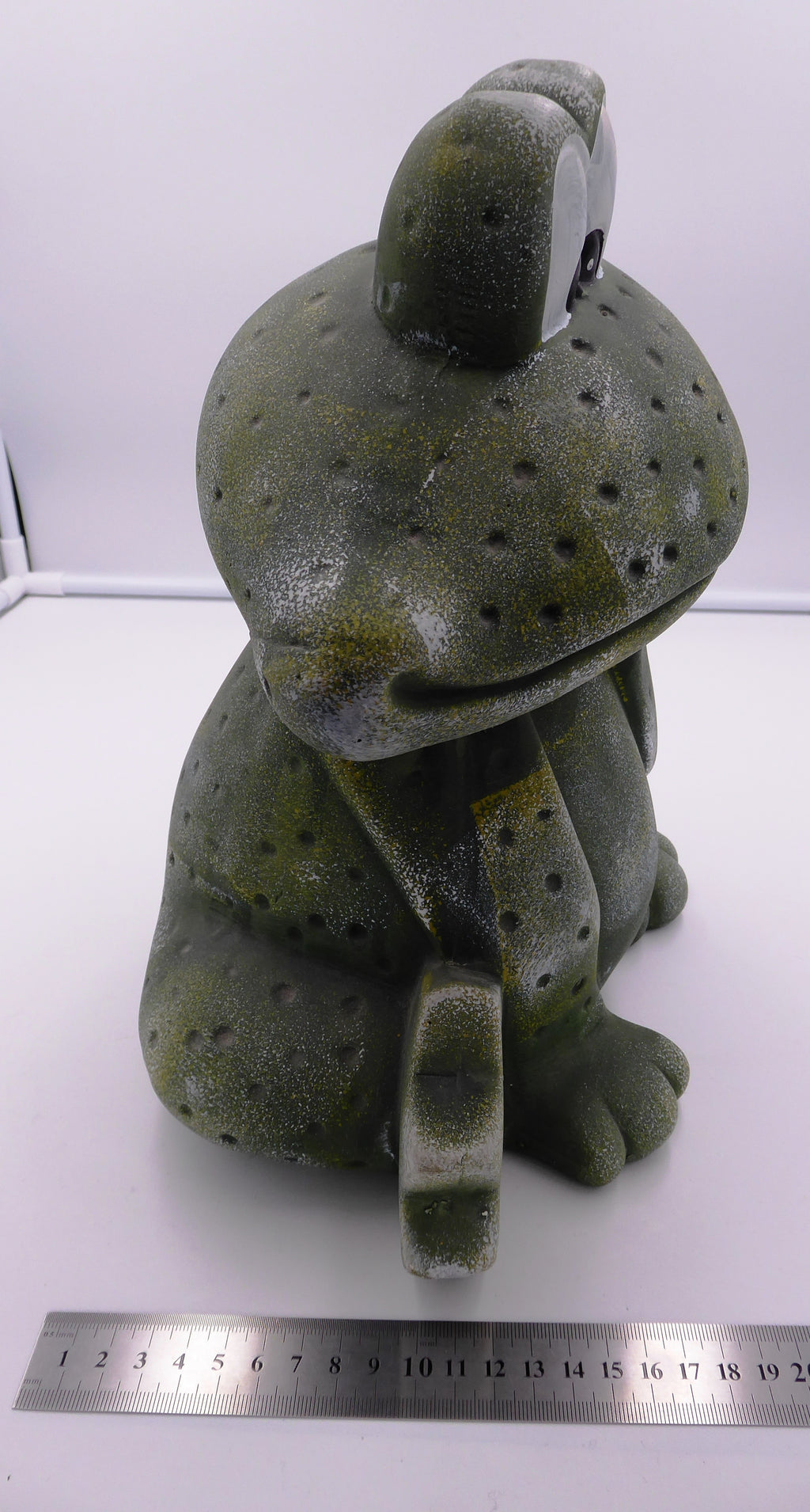 Énorme grenouille en platre