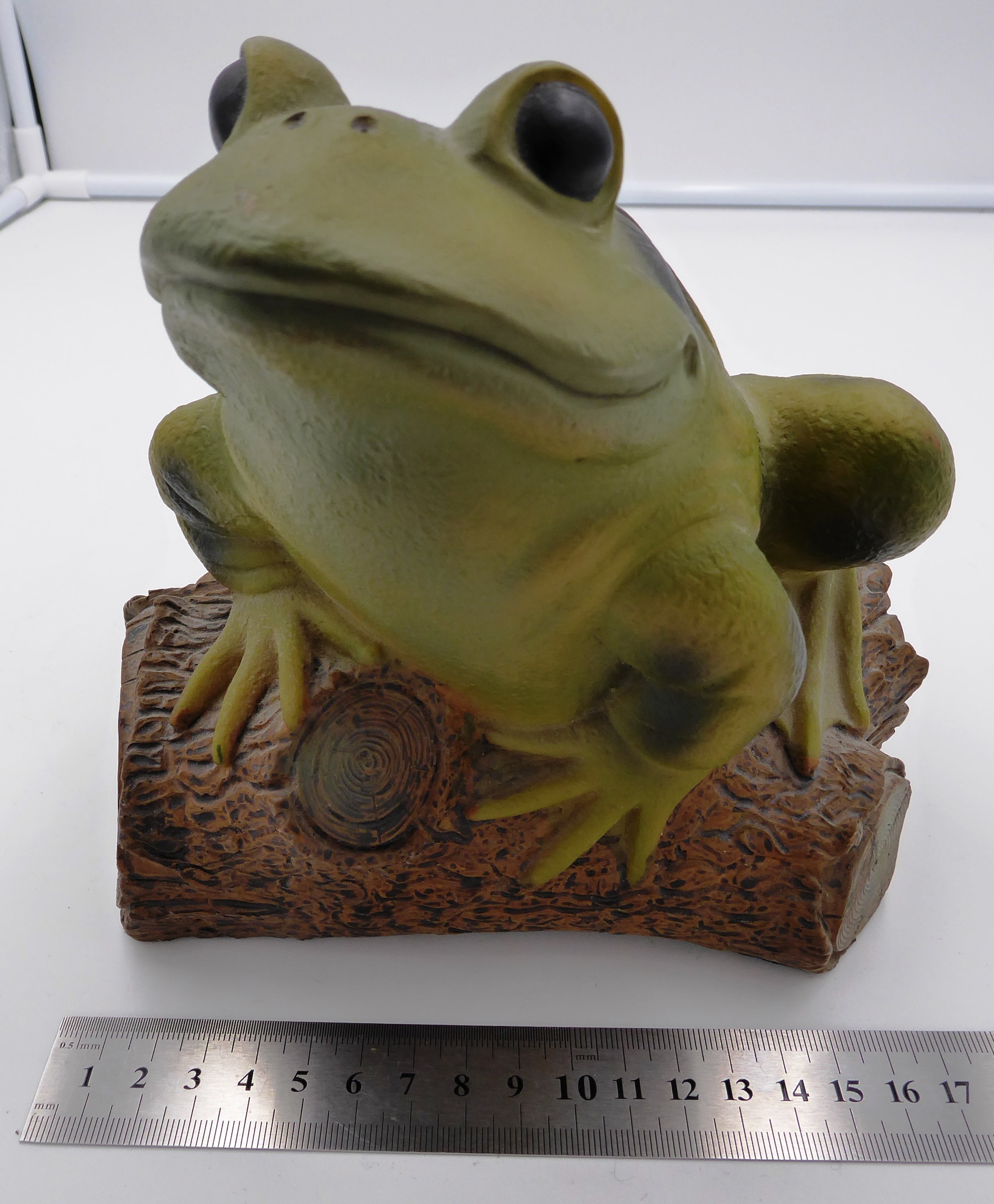 Grosse grenouille en composite