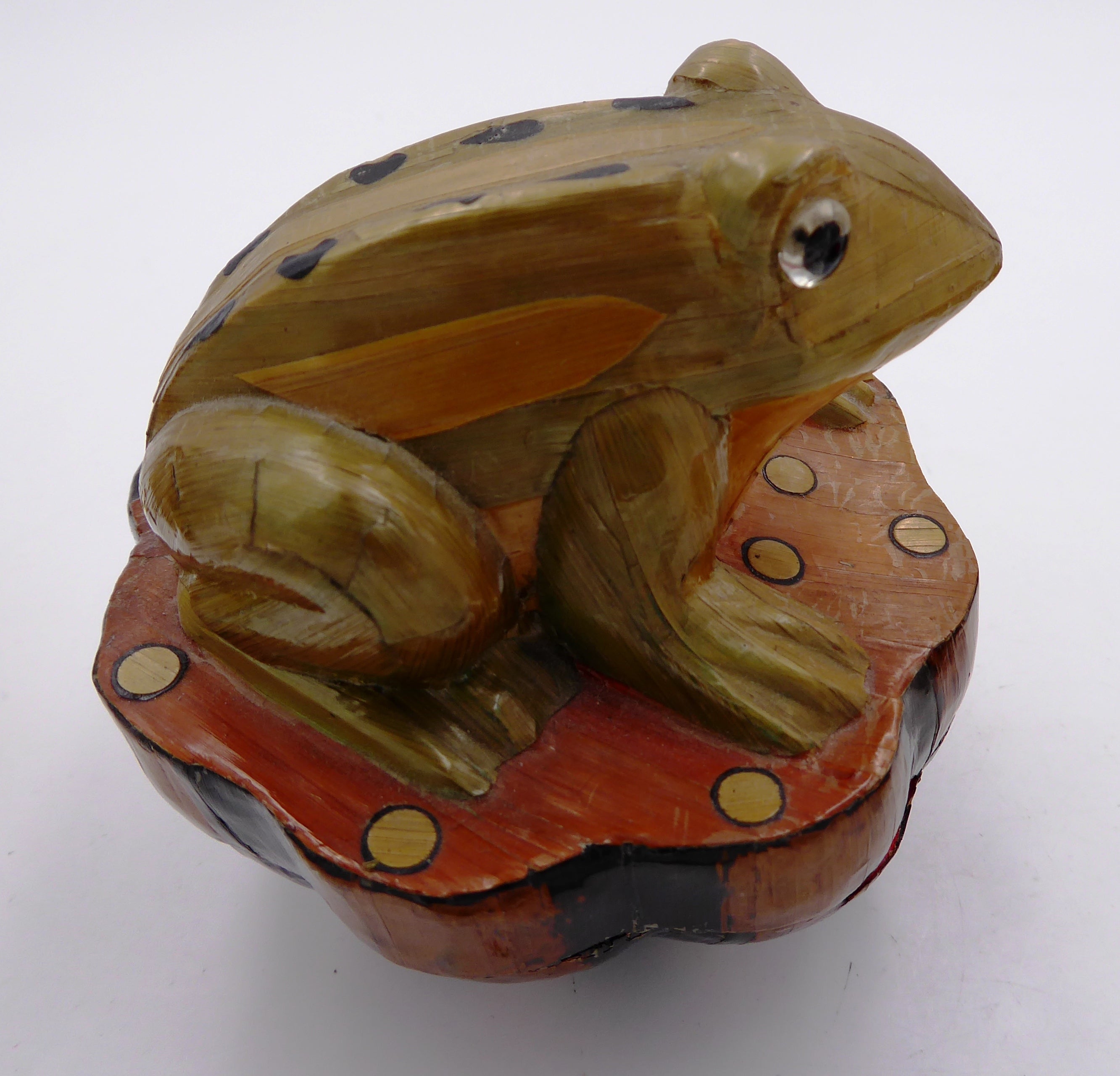 Groupe de trois boites grenouilles intérieur tapisé