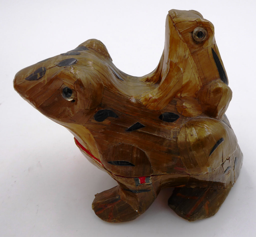 Groupe de trois boites grenouilles intérieur tapisé