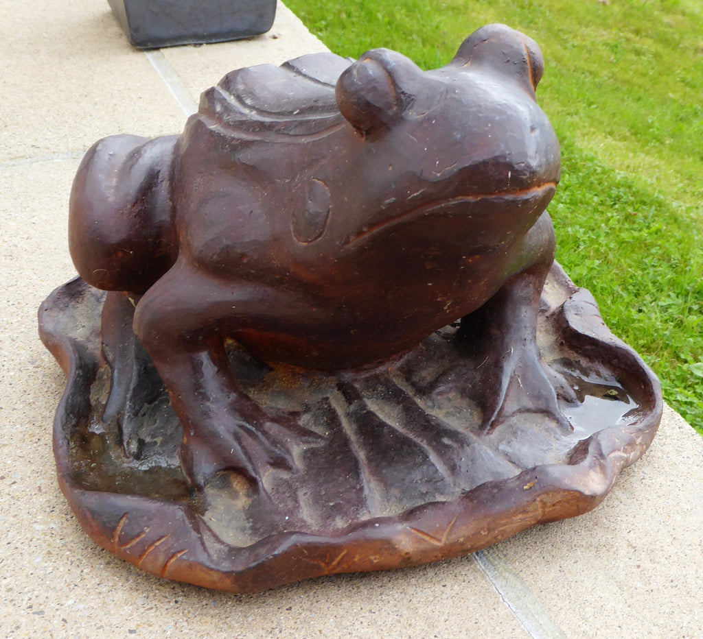 Paire de grenouilles de jardin en fonte "Hommage à Bernard LOISEAU"