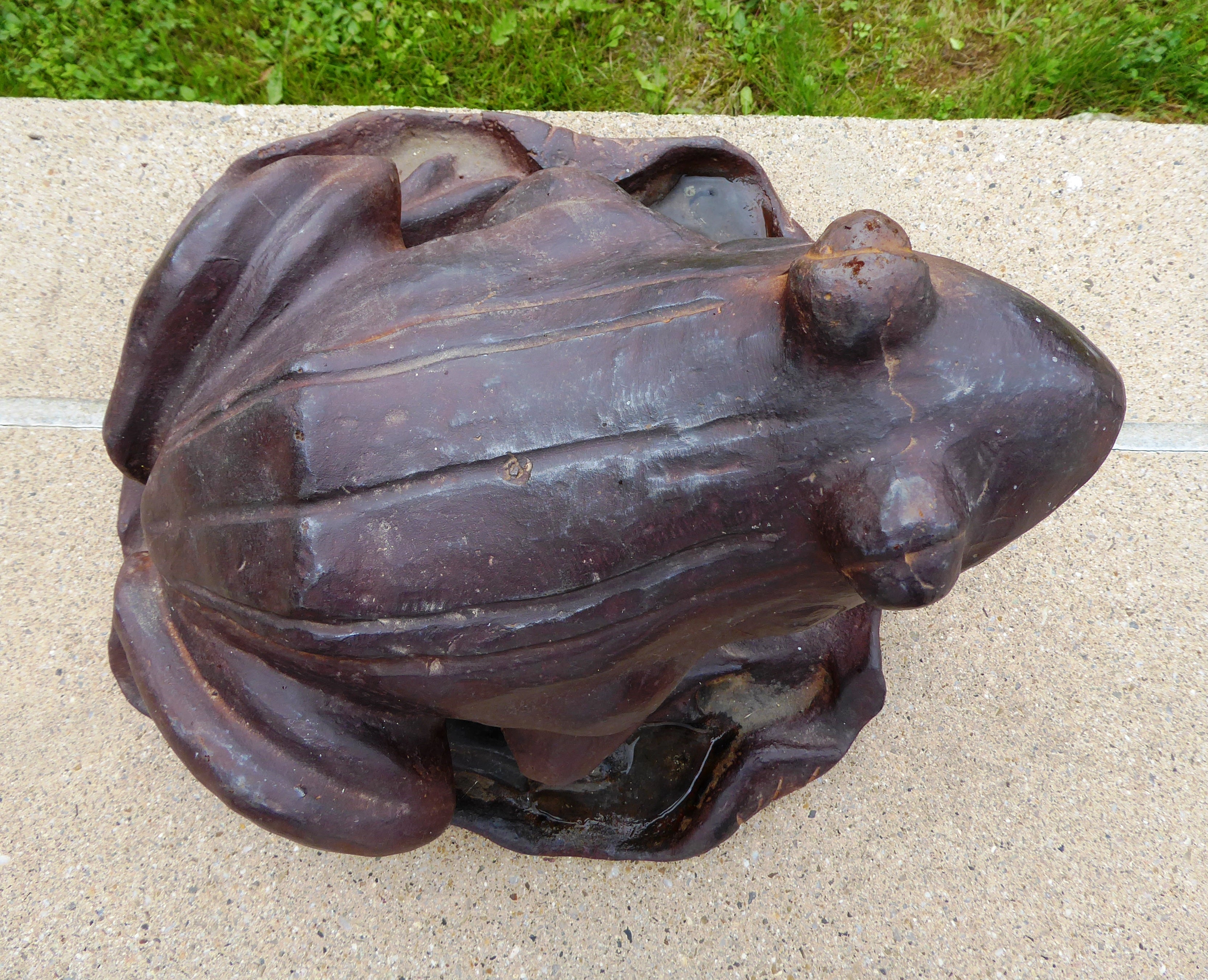 Paire de grenouilles de jardin en fonte "Hommage à Bernard LOISEAU"