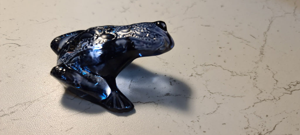 Grenouille sauteuse LALIQUE vintage en cristal bleuté
