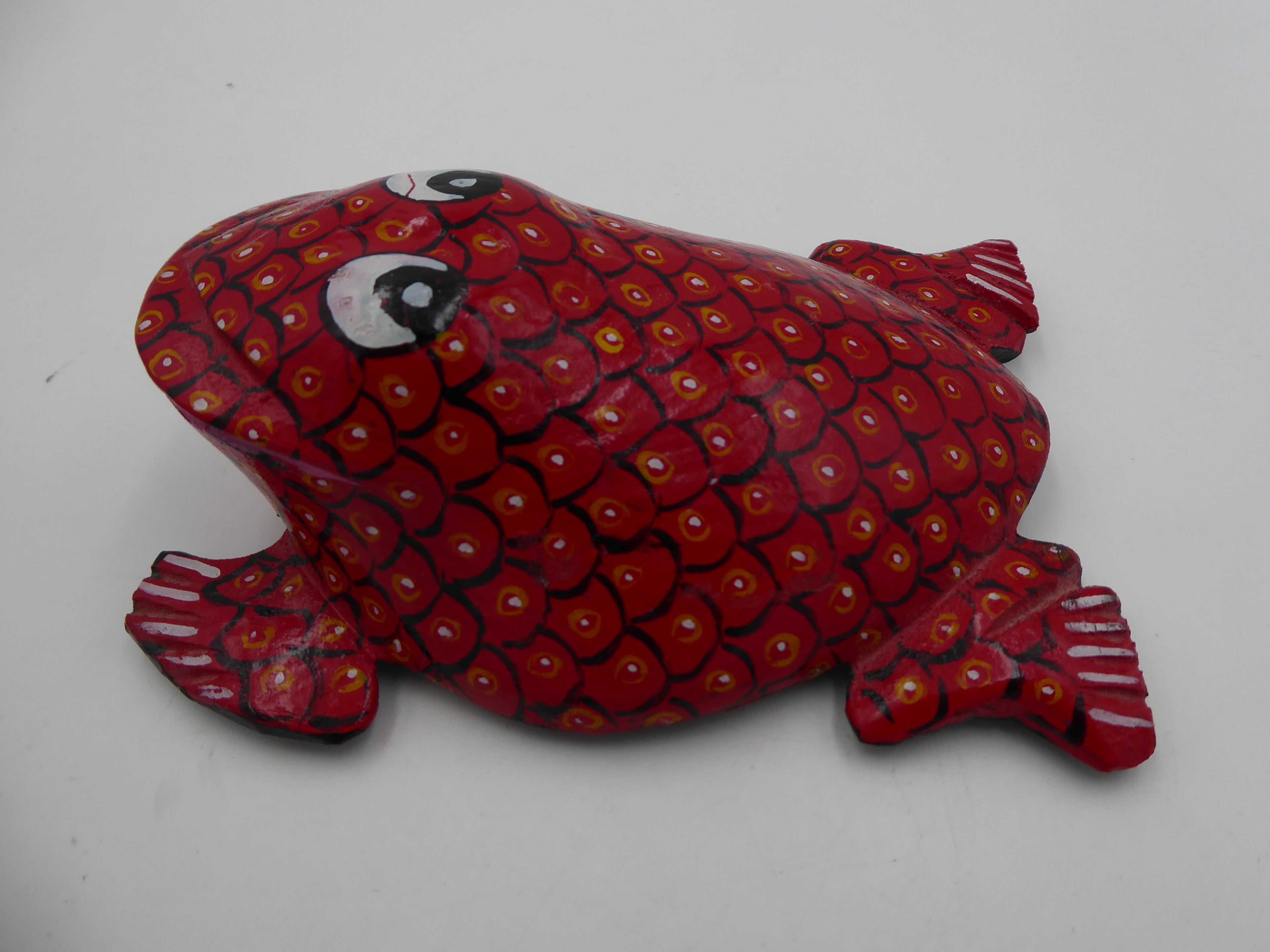 Moyenne grenouille en bois peinte en rouge