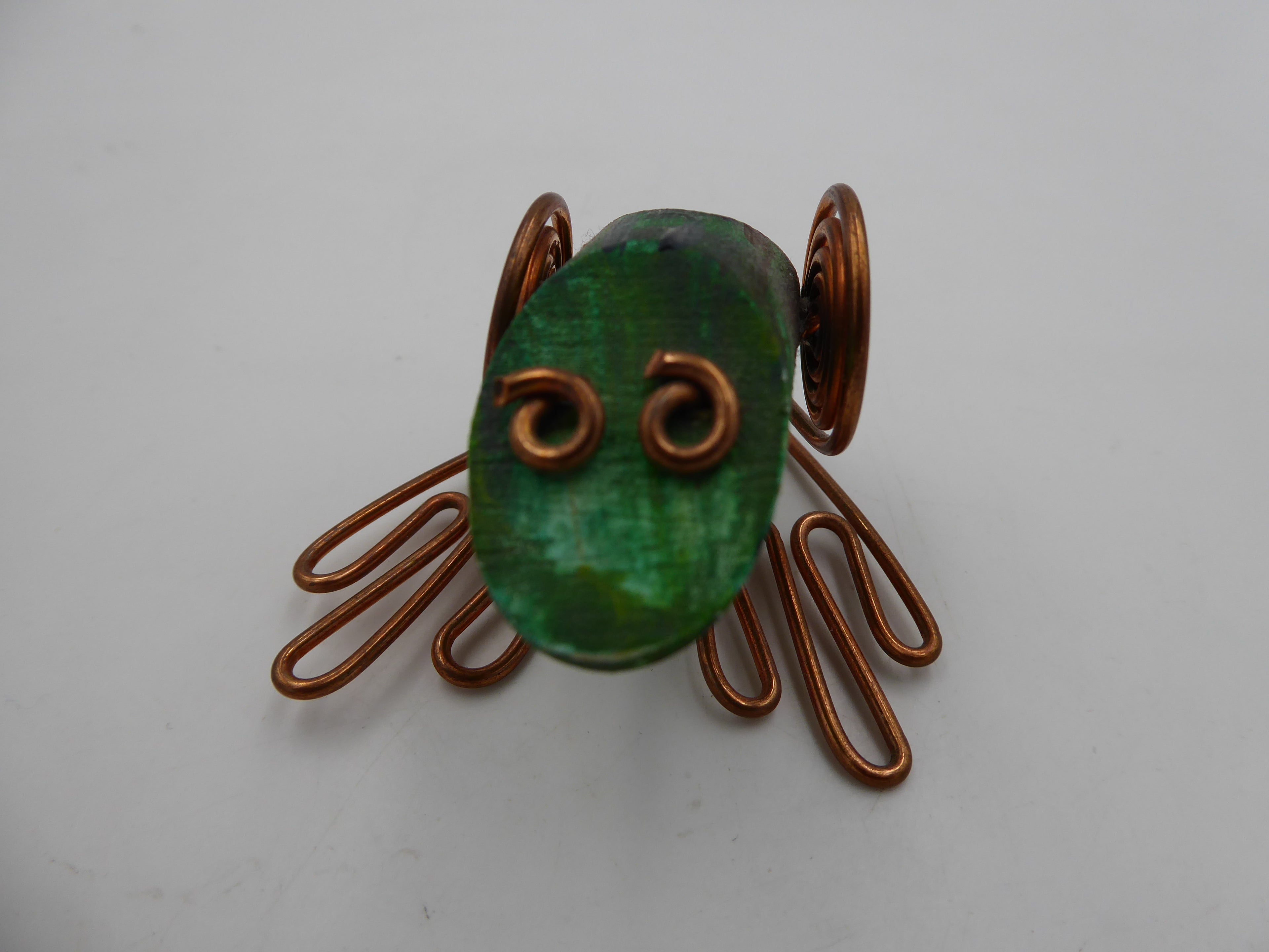 Grenouille fil de cuivre et bois peint