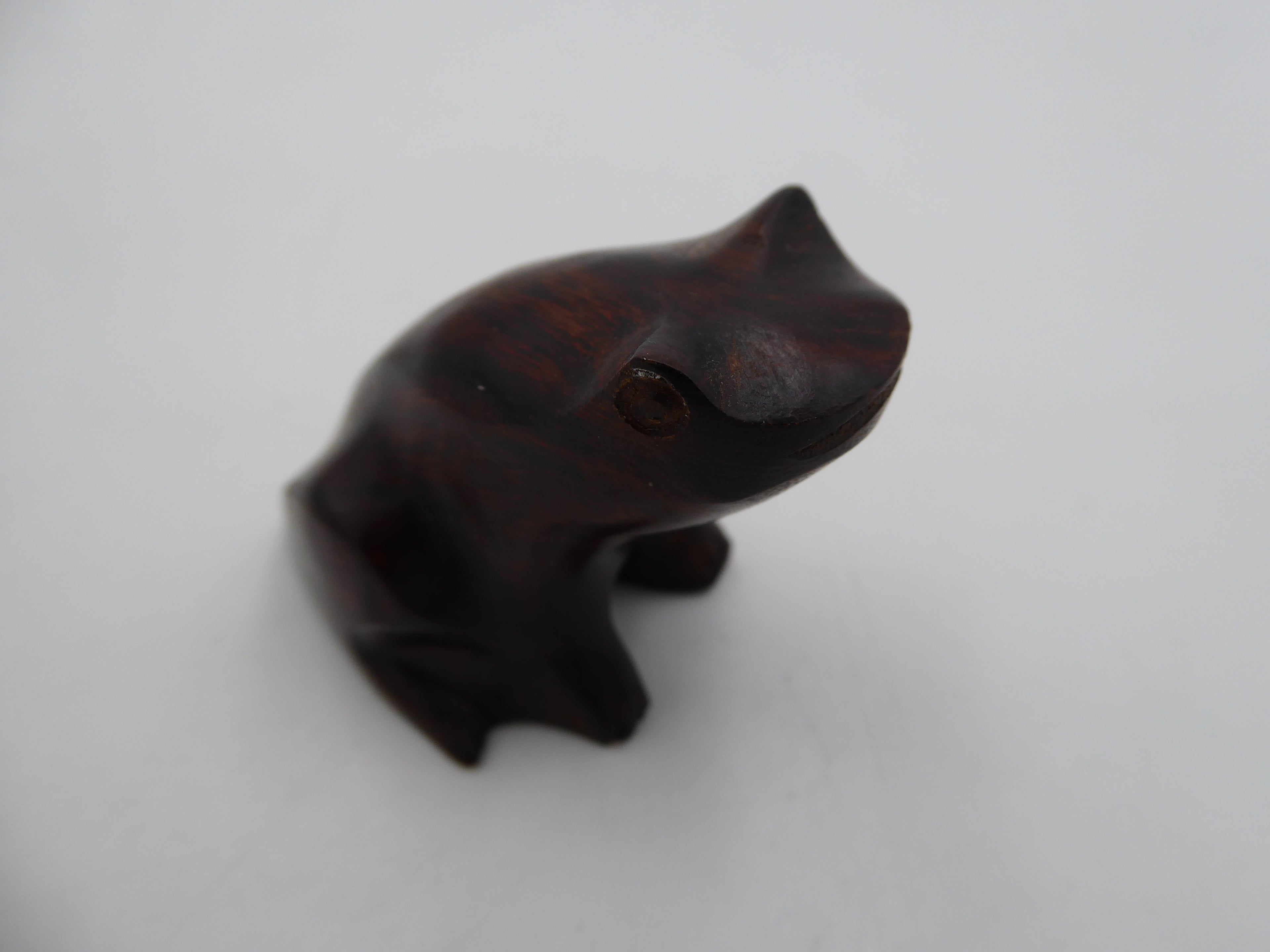 Petite grenouille en bois d’ébène